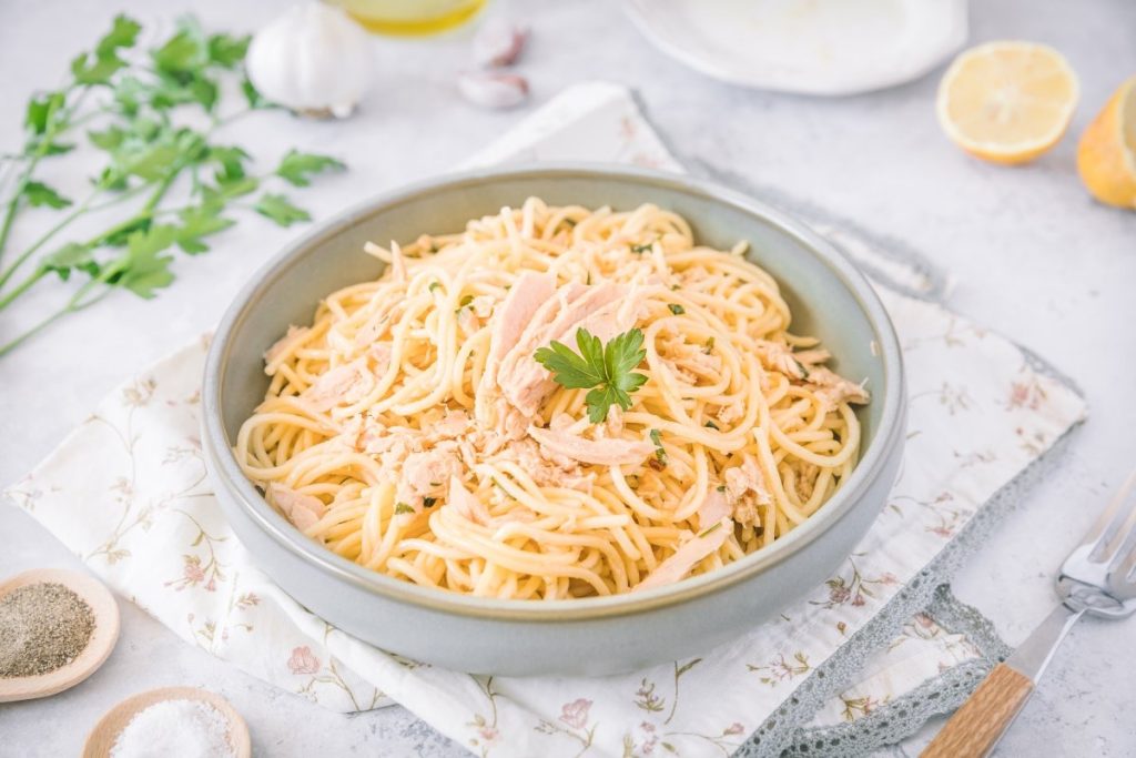 espaguetis-con-lomitos-de-atun
